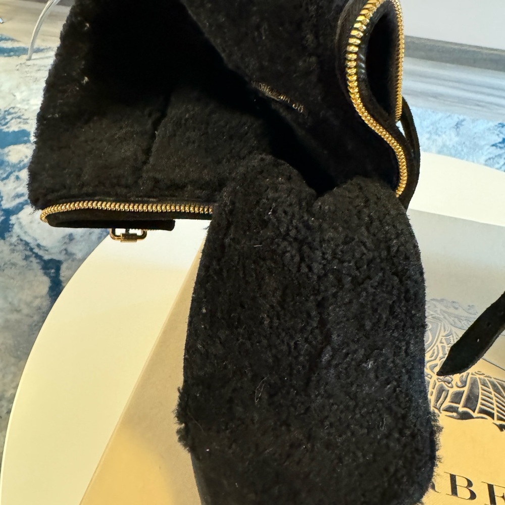 Burberry ladies winter boots - Picture 6 of 8